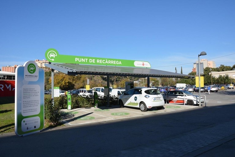 Energy infrastructure with EV charging canopy in Rubí